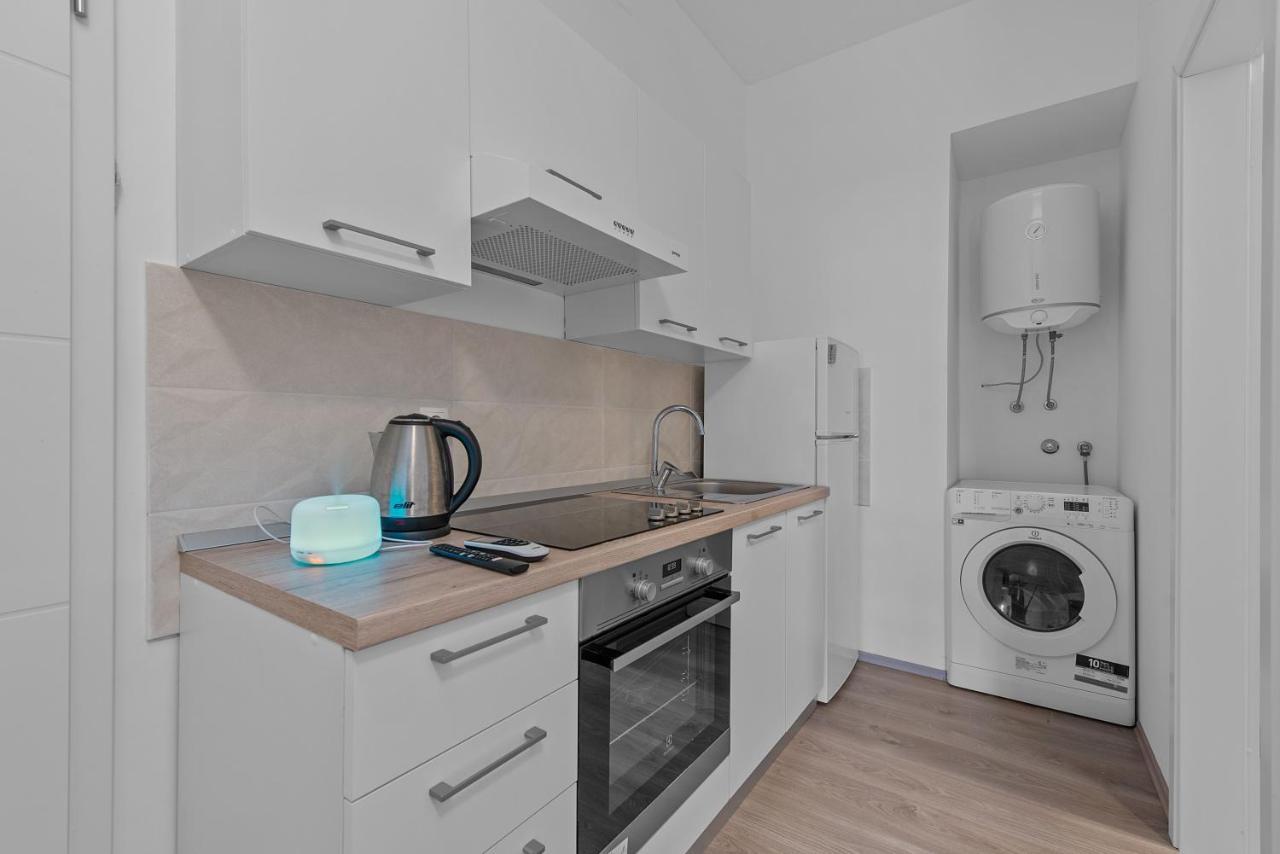 Mima Apartments Рийека Екстериор снимка